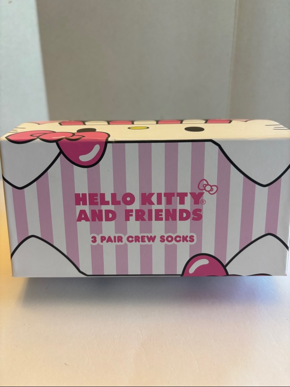 Sanrio Hello Kitty 3 Pair Crew Socks Food Truck Gift Box - Picture 2 of 3